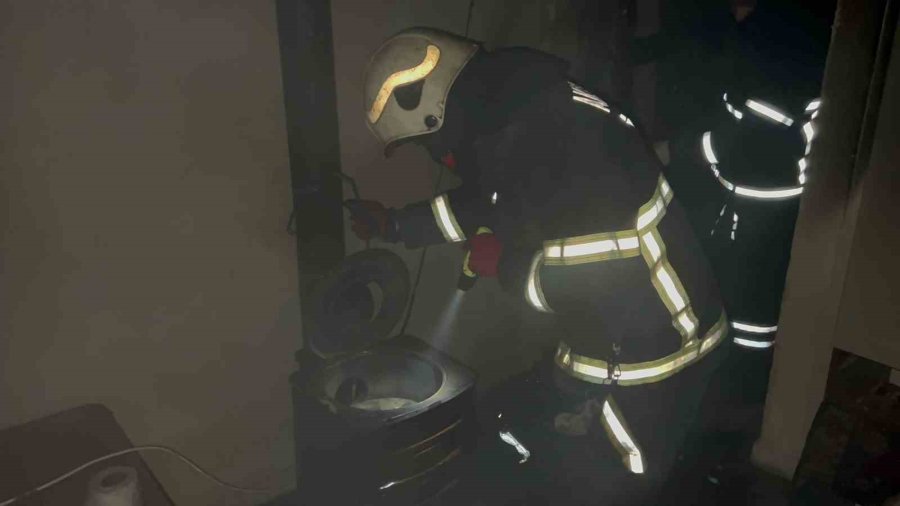 Komşularının Yardımıyla Oğlunu Yanmaktan Son Anda Kurtardı