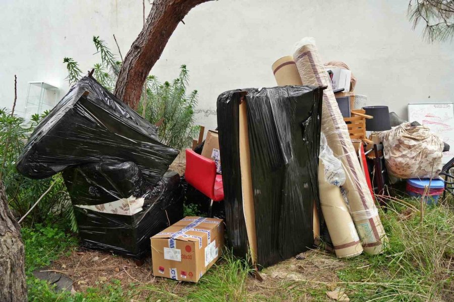 Yaşadığı Evden Çıkarılan Belarus Uyruklu Kadın Gözyaşlarına Boğuldu