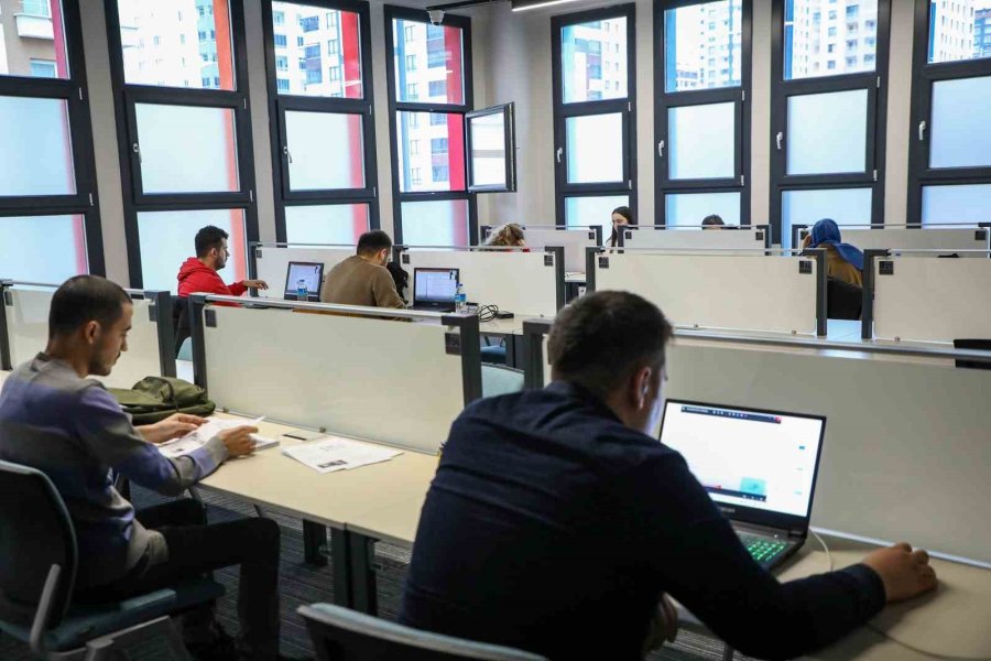 Talas’ın Kütüphaneleri Ara Tatilin Gözdesi