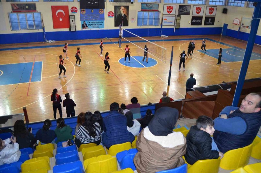 Alanya’da Sağlıkçılar Voleybol Turnuvasında Buluştu