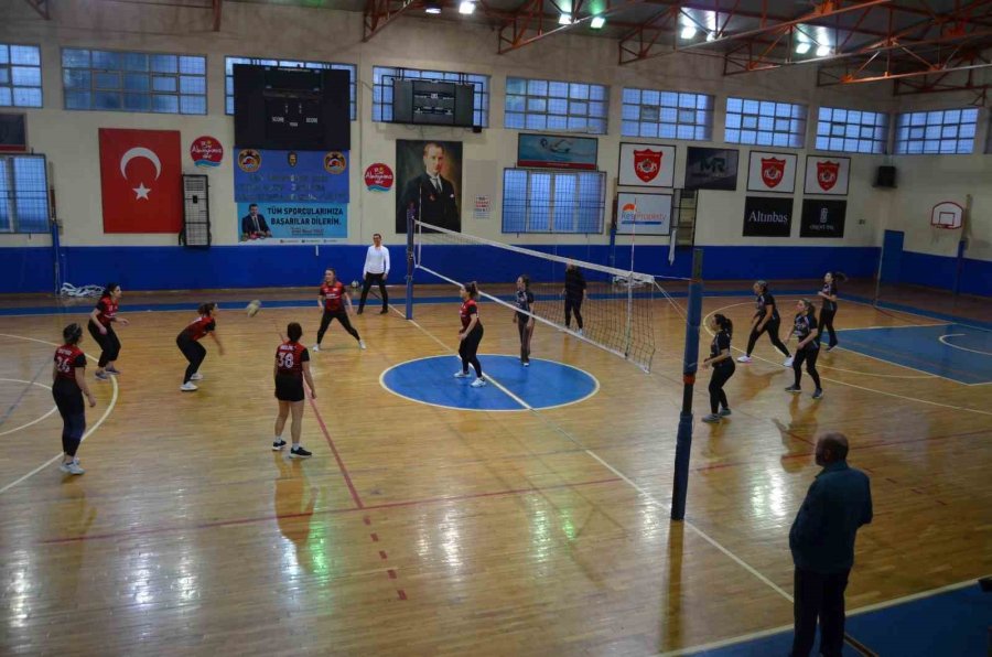 Alanya’da Sağlıkçılar Voleybol Turnuvasında Buluştu