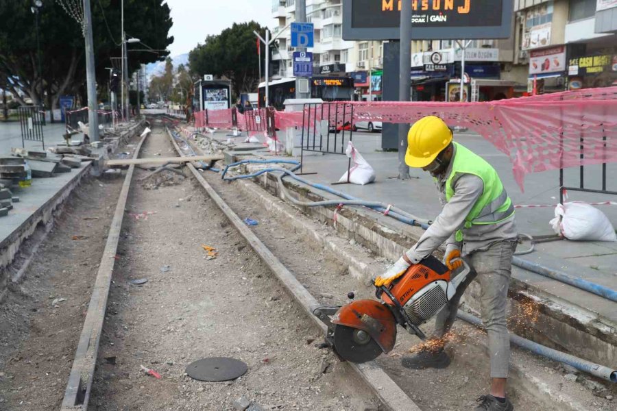 Nostalji Tramvay Hattında Hummalı Çalışma