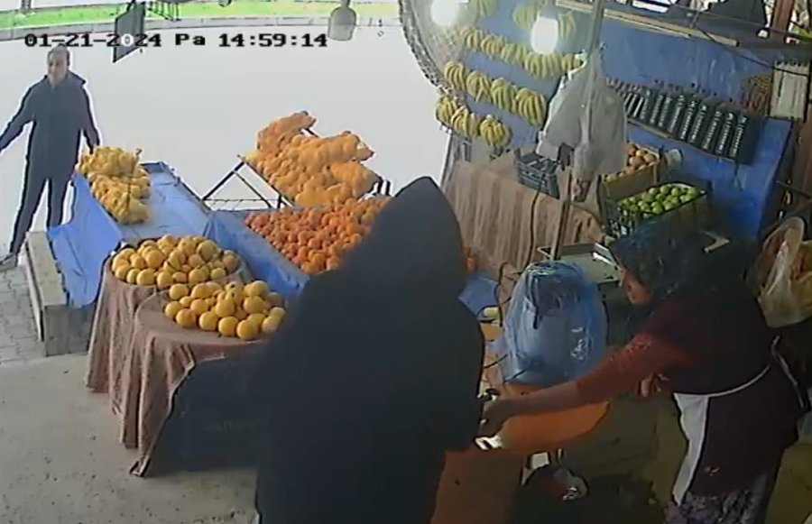 6 Gün Boyunca Bankın Üzerinde Kızından İyi Bir Haber, Kızına Çarpan Sürücüden Özür Bekledi İkisi De Olmadı