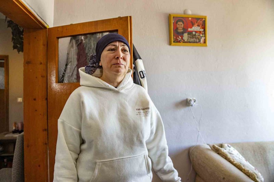 6 Gün Boyunca Bankın Üzerinde Kızından İyi Bir Haber, Kızına Çarpan Sürücüden Özür Bekledi İkisi De Olmadı