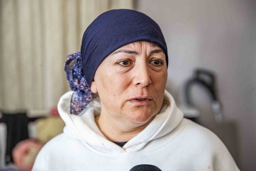 6 Gün Boyunca Bankın Üzerinde Kızından İyi Bir Haber, Kızına Çarpan Sürücüden Özür Bekledi İkisi De Olmadı