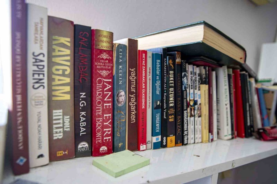 6 Gün Boyunca Bankın Üzerinde Kızından İyi Bir Haber, Kızına Çarpan Sürücüden Özür Bekledi İkisi De Olmadı