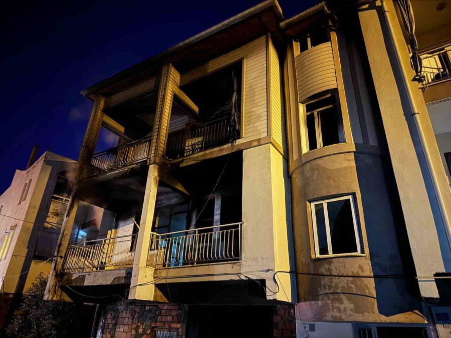 Alevlere Teslim Olan Ev Kullanılamaz Hale Geldi