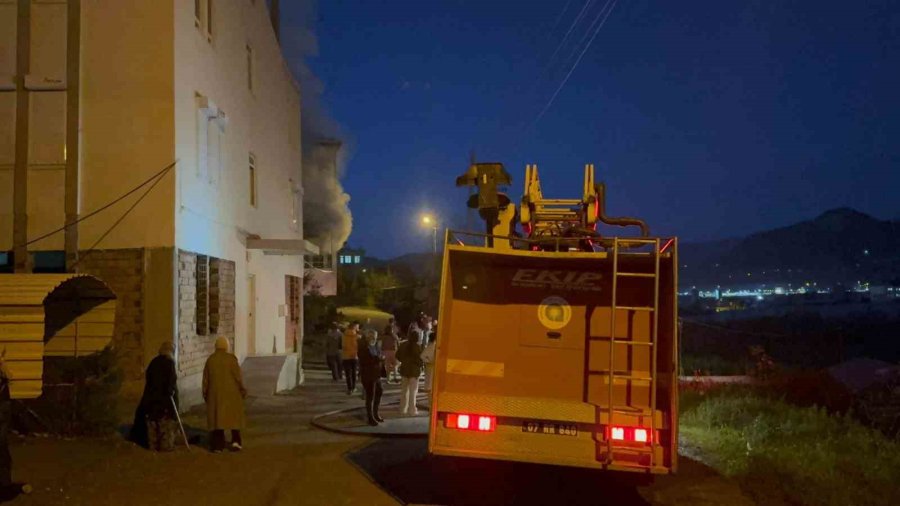 Alevlere Teslim Olan Ev Kullanılamaz Hale Geldi