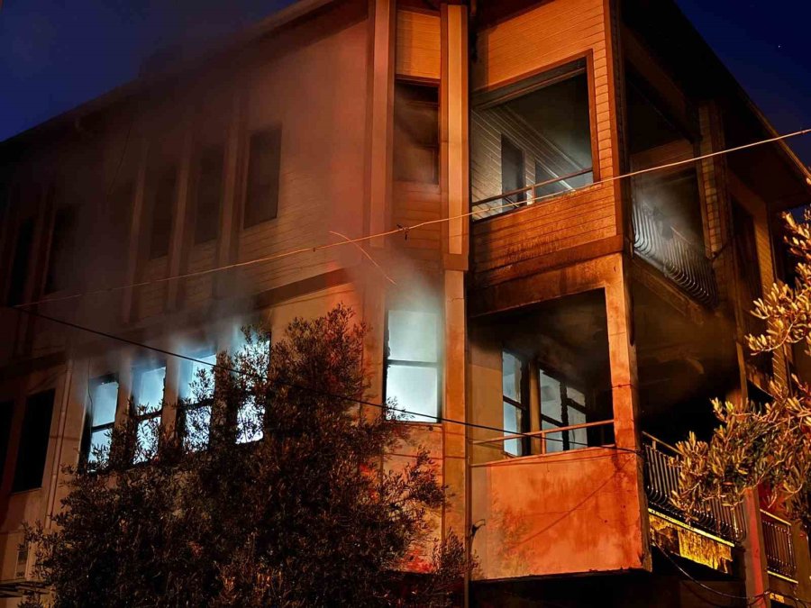 Alevlere Teslim Olan Ev Kullanılamaz Hale Geldi