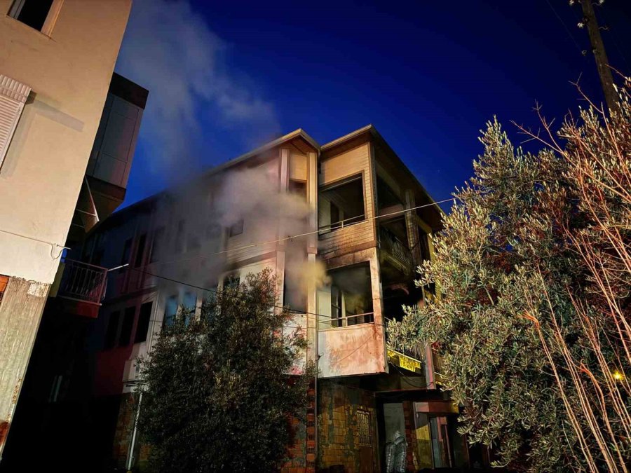 Alevlere Teslim Olan Ev Kullanılamaz Hale Geldi