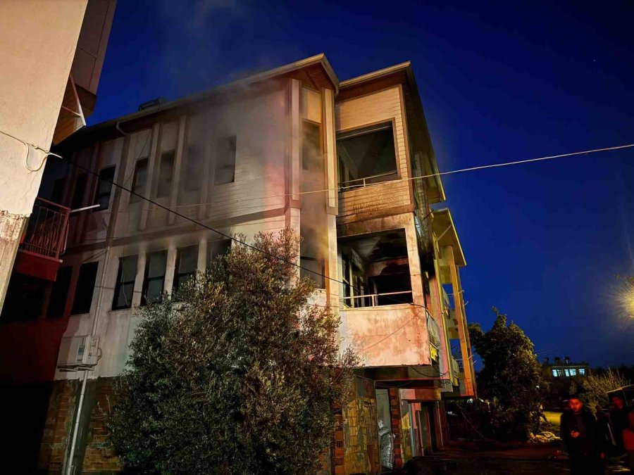 Alevlere Teslim Olan Ev Kullanılamaz Hale Geldi