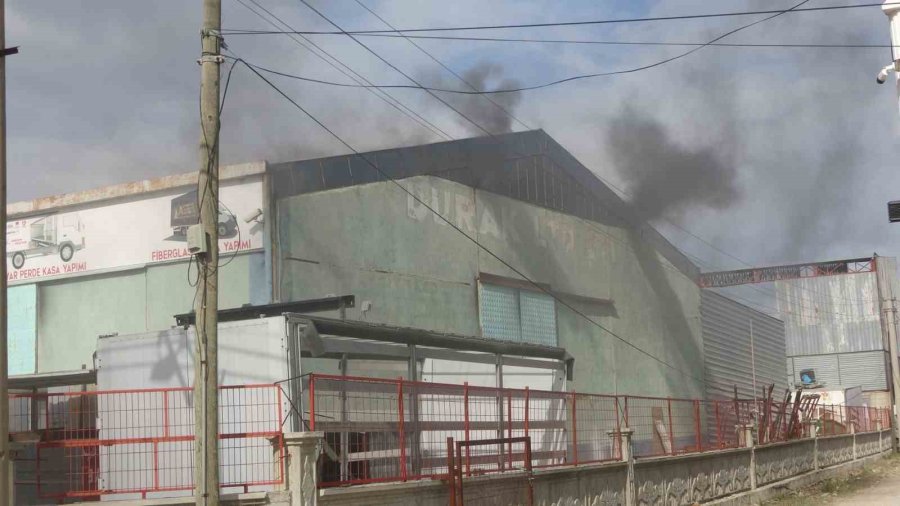 Manavgat’t İş Yeri Yangını Korkuttu