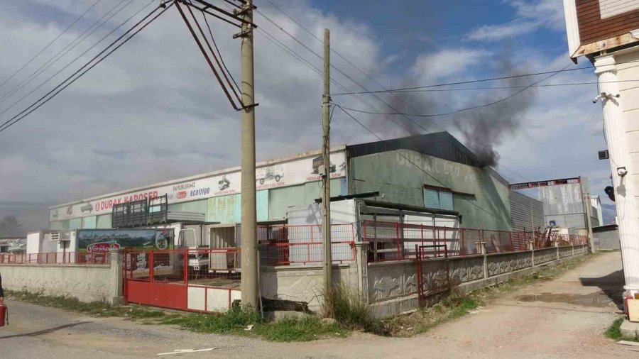 Manavgat’t İş Yeri Yangını Korkuttu