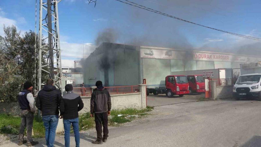 Manavgat’t İş Yeri Yangını Korkuttu