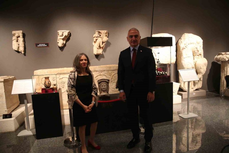 Türkiye’den Geçmiş Yıllarda Abd’ye Kaçırılan 41 Tarihi Eser, Kültür Ve Turizm Bakanlığının Girişimiyle Yurda Getirildi