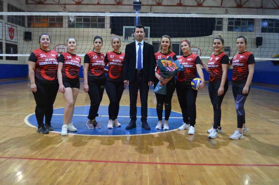 Alanya’da Sağlıkçılar Voleybol Turnuvasında Buluştu