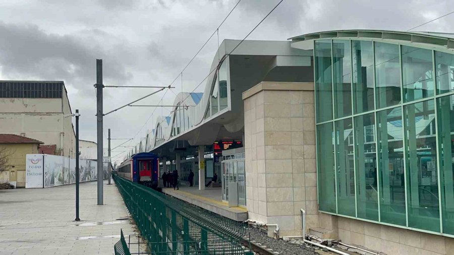 “savaş İçin Küçüksün” Denilerek Eskişehir’de Trenden İndirilen Adamın Ailesi 4 Kuşaktır Kentte Yaşıyor