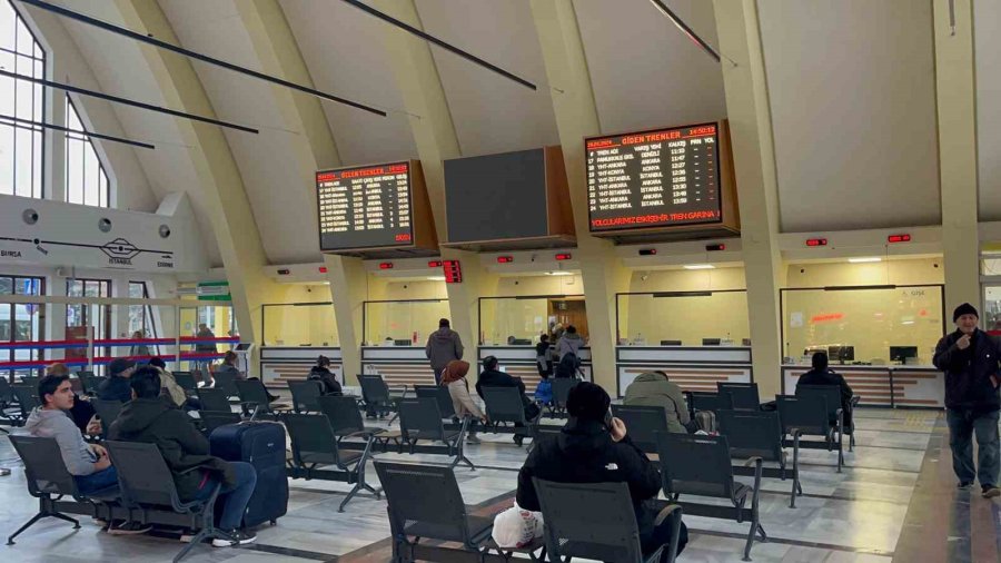 “savaş İçin Küçüksün” Denilerek Eskişehir’de Trenden İndirilen Adamın Ailesi 4 Kuşaktır Kentte Yaşıyor