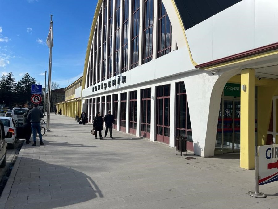 “savaş İçin Küçüksün” Denilerek Eskişehir’de Trenden İndirilen Adamın Ailesi 4 Kuşaktır Kentte Yaşıyor