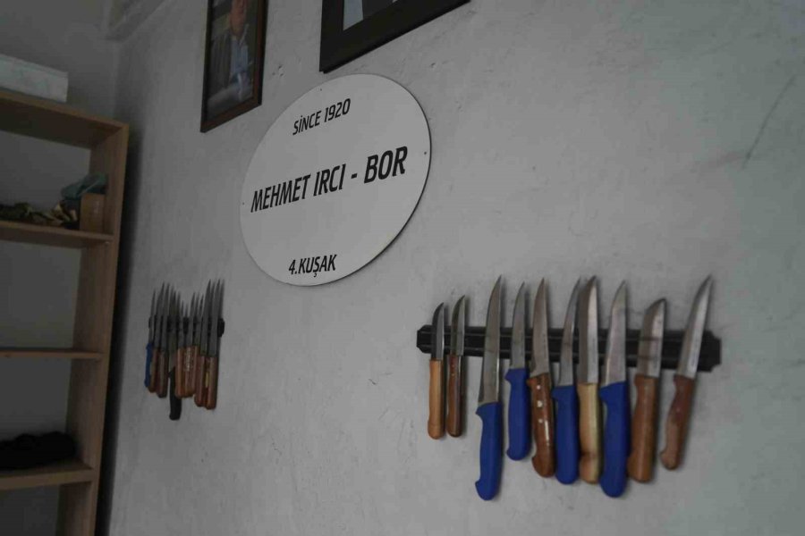 Hayal Ettiği Öğretmenliğe Atandı, Geleneği Sürdürmeyi Tercih Etti