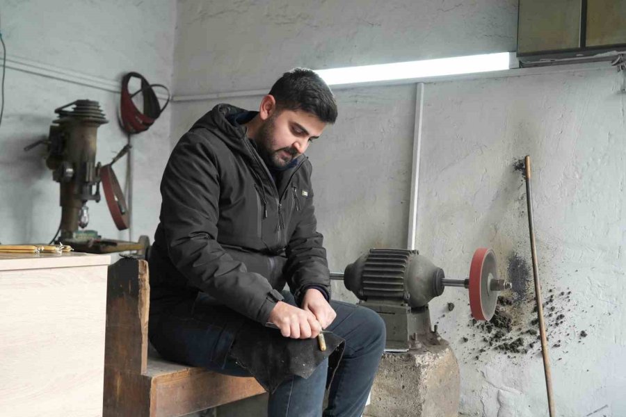 Hayal Ettiği Öğretmenliğe Atandı, Geleneği Sürdürmeyi Tercih Etti