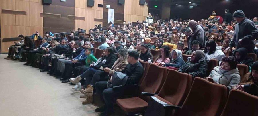 İstanbul Devlet Tiyatroları Karaman’da Sahne Aldı