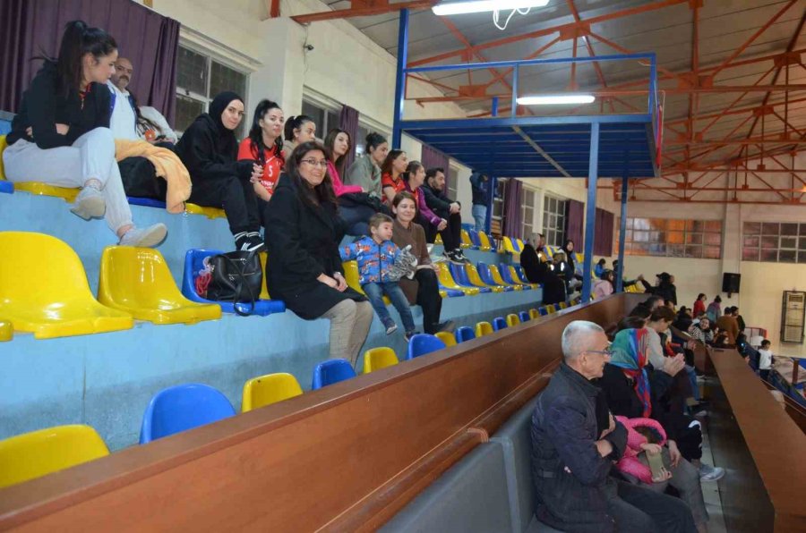 Alanya’da Sağlıkçılar Voleybol Turnuvasında Buluştu