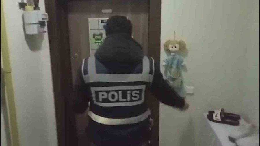 Aranan Şahıslara Eş Zamanlı Operasyon: 15 Kişi Yakalandı