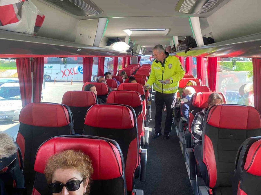 Alkol Gözlüğü İle Alkollü Araç Kullanmanın Tehlikesine Dikkat Çekildi