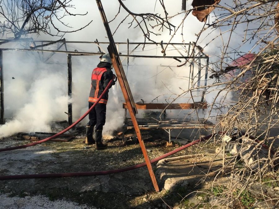 Erdemli’de Baraka Yangını