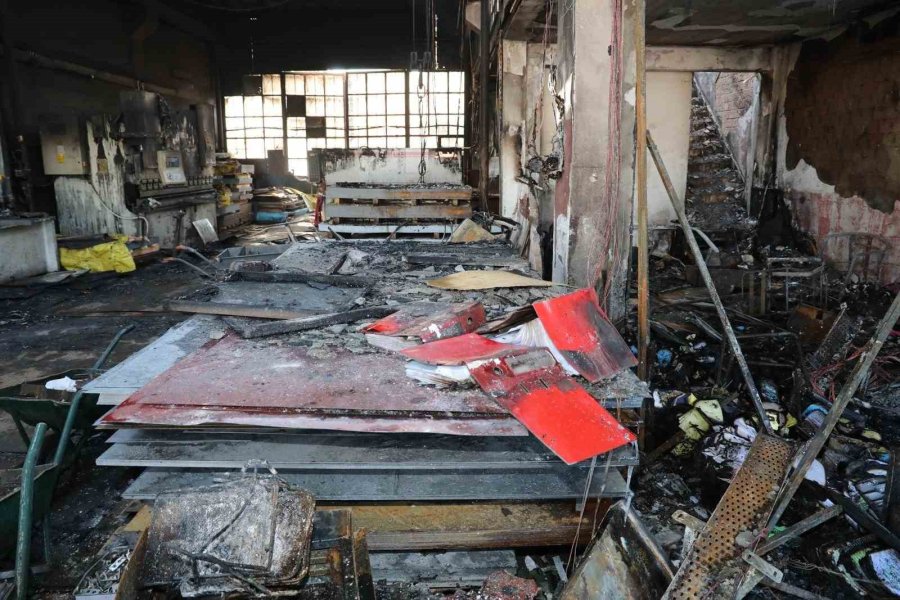 Odunpazarı Belediye Başkanı Kazım Kurt Teksan’da Yanan Fabrikaya Geçmiş Olsun Ziyareti