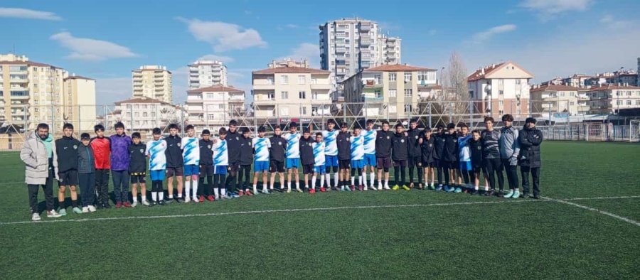 Talas 75. Yıl Mühibe Germirli Ortaokulutürkiye Şampiyonası’na Hazırlanıyor