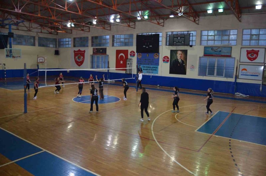 Alanya’da Sağlıkçılar Voleybol Turnuvasında Buluştu