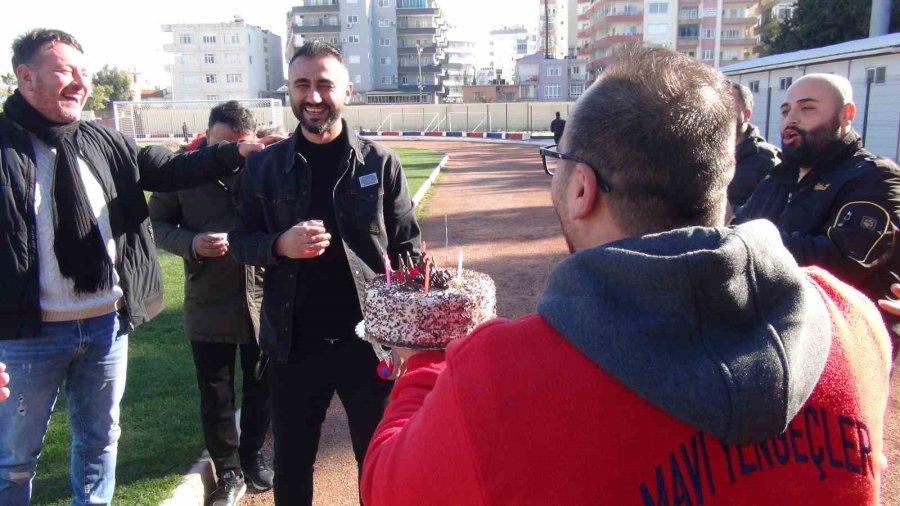 Selçuk Şahin’e Yıllar Önce Futbola Başladığı Silifke’de Doğum Günü Sürprizi