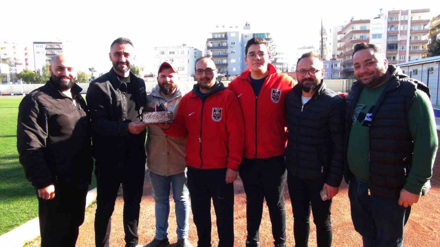 Selçuk Şahin’e Yıllar Önce Futbola Başladığı Silifke’de Doğum Günü Sürprizi