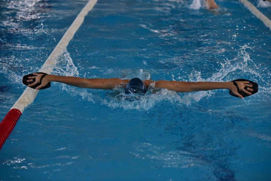 Yüksek İrtifa Kamp Merkezi Olimpik Yüzme Havuzu, Galatasaray Spor Kulübü Yüzme Takımı’nı Ağırladı