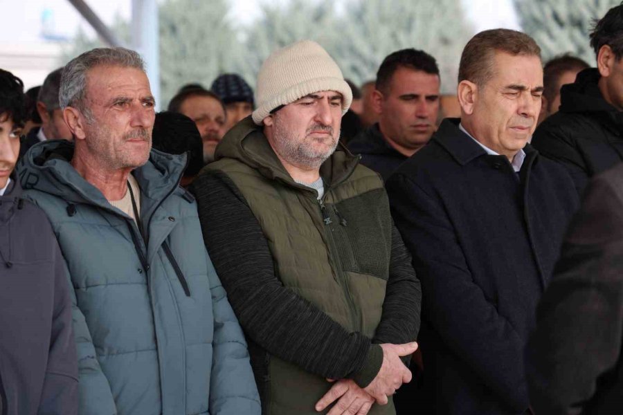 Böcek İlacı Faciasında Hayatını Kaybeden Çocuğa Acı Veda