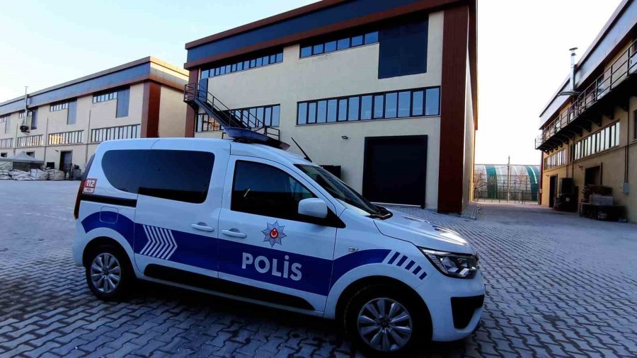 İş Yerinde Asansörün Halatı Koptu: 1’i Ağır 3 Yaralı