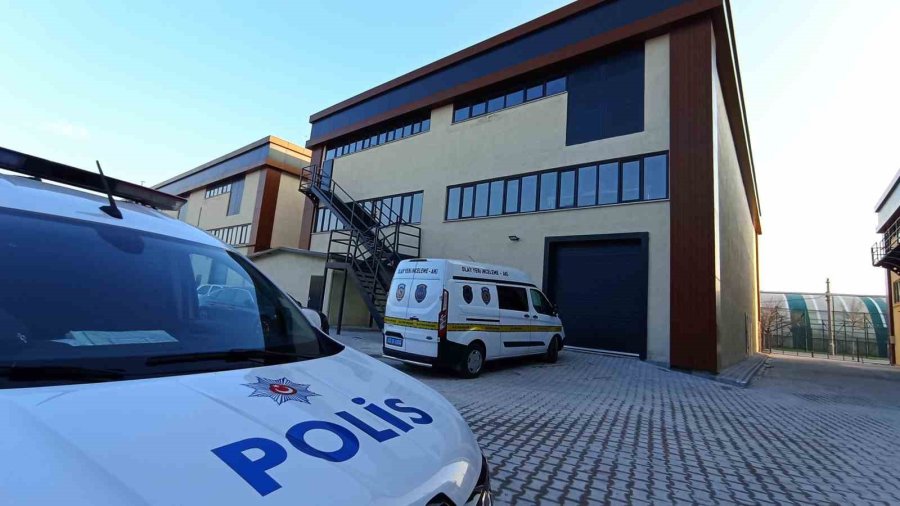 İş Yerinde Asansörün Halatı Koptu: 1’i Ağır 3 Yaralı