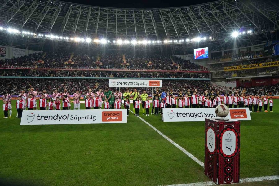 Trendyol Süper Lig: Antalyaspor: 0 - Fenerbahçe: 0 (maç Devam Ediyor)