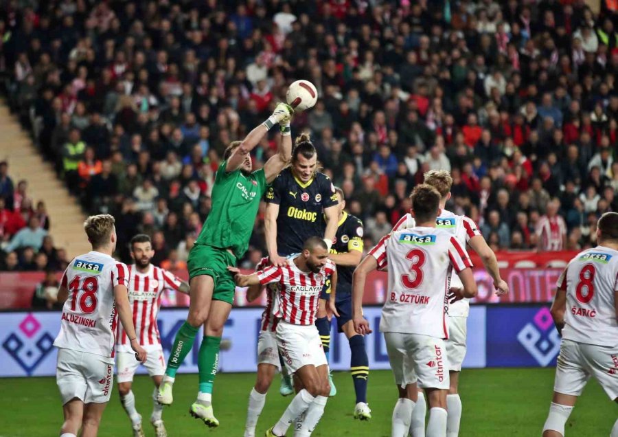 Trendyol Süper Lig: Antalyaspor: 0 - Fenerbahçe: 1 (ilk Yarı)