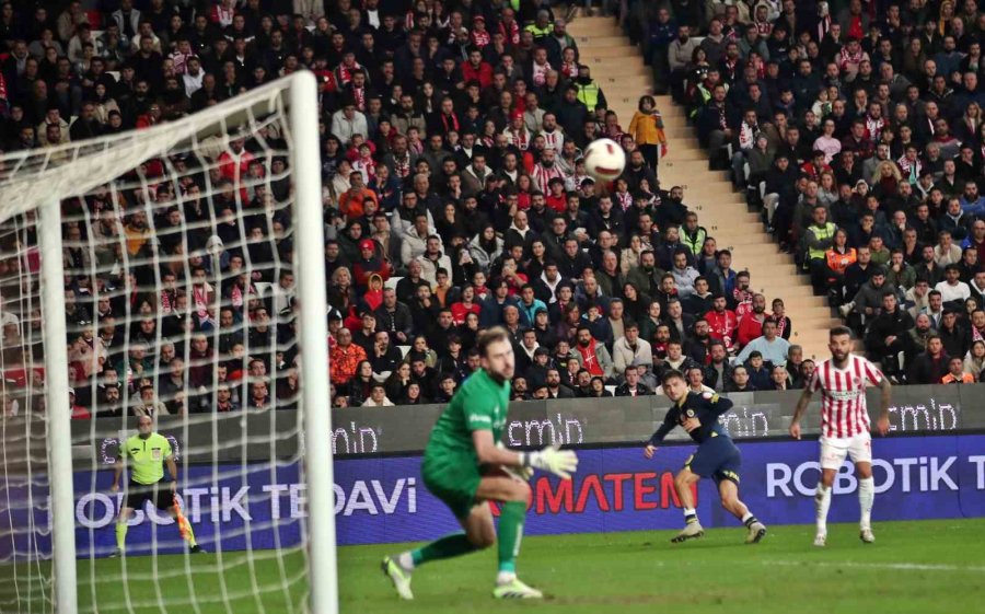 Trendyol Süper Lig: Antalyaspor: 0 - Fenerbahçe: 1 (ilk Yarı)