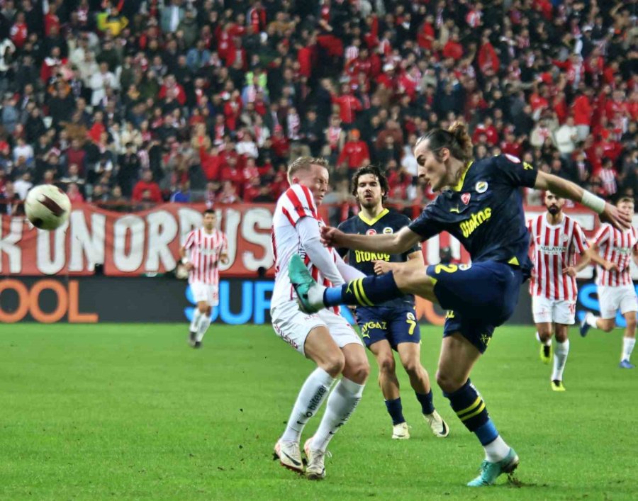 Trendyol Süper Lig: Antalyaspor: 0 - Fenerbahçe: 1 (ilk Yarı)