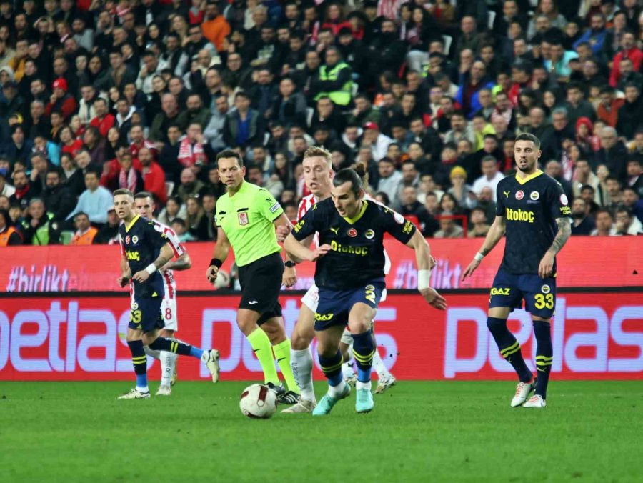 Trendyol Süper Lig: Antalyaspor: 0 - Fenerbahçe: 1 (ilk Yarı)