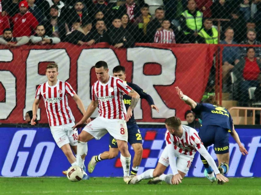 Trendyol Süper Lig: Antalyaspor: 0 - Fenerbahçe: 1 (ilk Yarı)