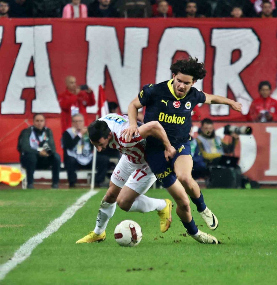 Trendyol Süper Lig: Antalyaspor: 0 - Fenerbahçe: 1 (ilk Yarı)