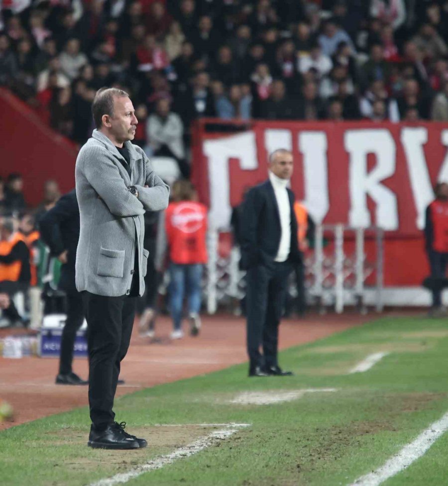 Trendyol Süper Lig: Antalyaspor: 0 - Fenerbahçe: 1 (ilk Yarı)