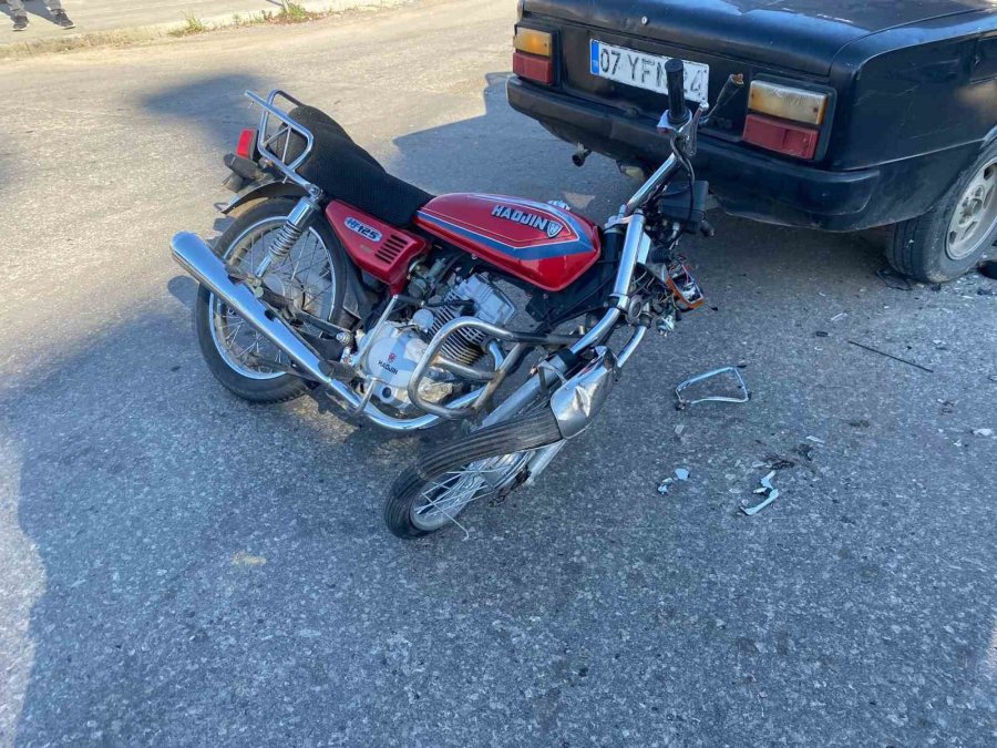 Motosiklet İle Otomobil Çarpıştı: 2 Yaralı