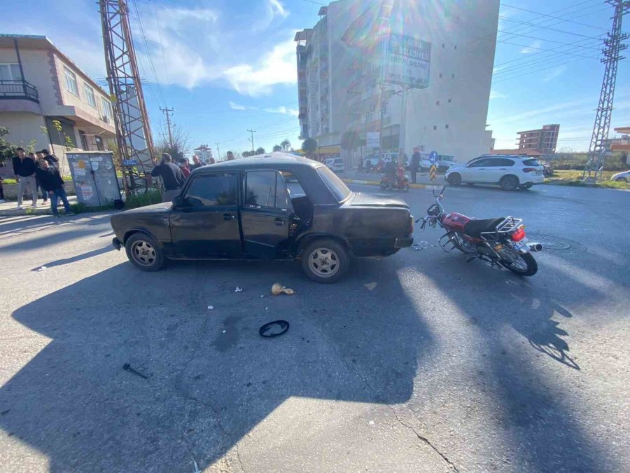 Motosiklet İle Otomobil Çarpıştı: 2 Yaralı