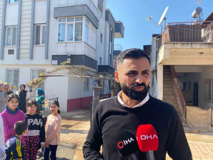 Çatıdaki Güneş Enerjisi Panelini Düzeltmek İsterken Canından Oluyordu